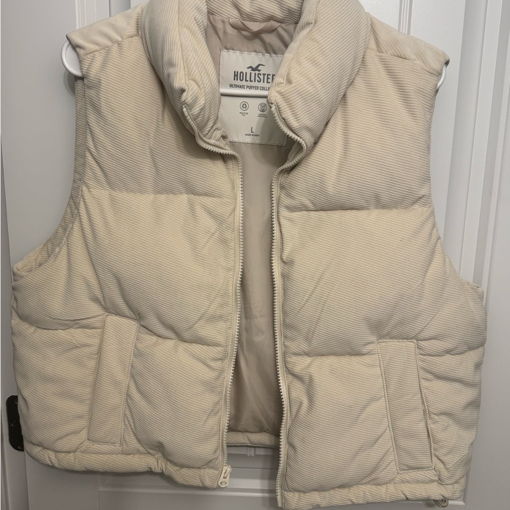 Hollister Cream Puffer Vest jacket